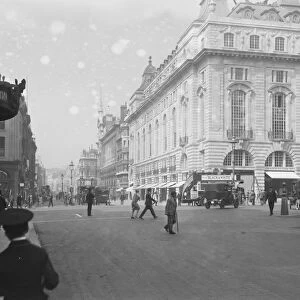 London Piccadilly 20 May 1927