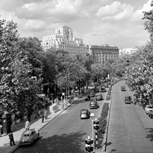 Looking down Victoria Embankment with the Shell Mex House ( art deco style 1930