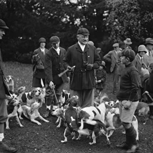 Lord Cornwallis with the Linton Beagles. 27 October 1928