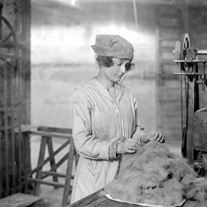 Making felt for velour hats at Sennett Bros, Blackfriars. 23 October 1919