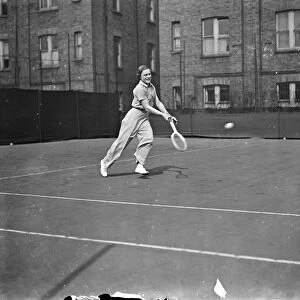 Mary Heeley plays in trousers. Defeats Miss Pope in Paddington Tournament. Miss Mary Heeley