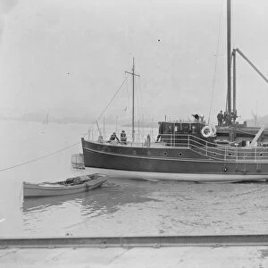 Mr Shortss motor yacht Discovery to race the sailing yacht Penguin 1920