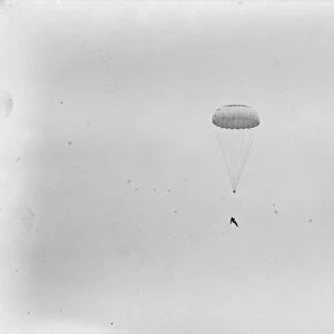 Mrs Elliot Lynns parachute descent at Hereford. Mrs Lynn making her descent