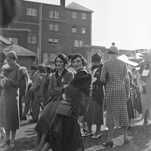Newbury Hon Mrs Esmond Harmsworth ( right ) 22 September 1933