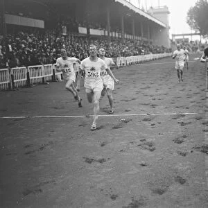 Olympic Games at Antwerp Albert Hill ( Great Britain ) great victory in the 800