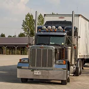 Peterbilt 6x4 semi tracter unit with a twin axle box trailer in the Blue Mountains