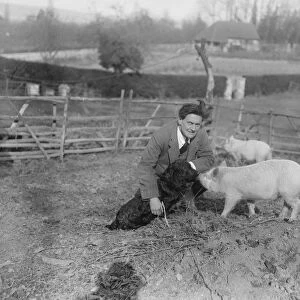 Popular Actorss Farm Mr Henry Ainley devotes his spare time on his farm at Chart Lodge