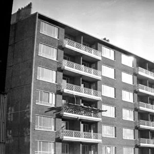 Post war development : New pre - fabricated council flats at Cromer Street, St Pancras