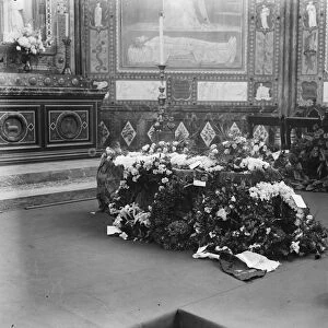 Queen Alexandras burial at Windsor. The coffin resting in front of the altar