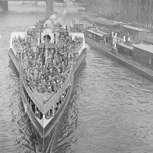 The Royal Soveriegn leaves Old Swan pier on her first trip of the season 30 May 1925