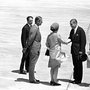 Santiago, Chile: Britians Queen Elizabeth II, is welcomed by the President of Chile