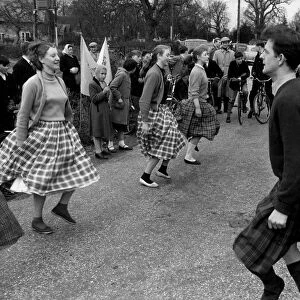 Scottish Country Dancing during the Aldermaston anti-nuclear march dance / dancing