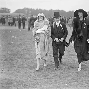 Society at Epsom on Oaks Day. Sir Percy Simons with Miss Heather Thatcher and Miss