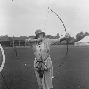 Southern counties archery meeting at Tunbridge Wells. Lady Maud Warrender. 6