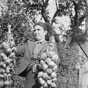 A Spanish onion girl in Sidcup, Kent. 1938