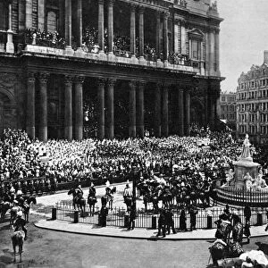 The Te Deum outside St. Pauls Cathedral on 22 June 1897. At the foot of the steps