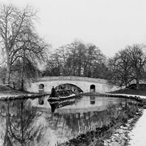 A typical horse-drawn barge, Cassio Bridge, Herts