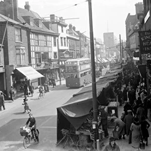 A view of Dartford street market in Dartford High Street. 1936