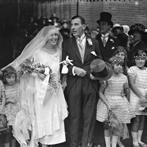 Wedding of Mr G Hs Edgar and Miss E V Samuel, at the west end Synagogue The bride