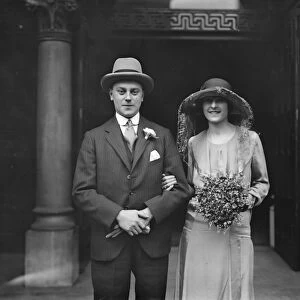 Wedding Mr R G Abrahams and Miss A Fox leaving the West London Synagogue. 12 January