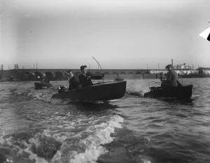 Archery from motor boats on Welsh Harp, Hendon. A modern British bowman looses Archery from motor boats on Welsh Harp, Hendon. A modern British bowman looses