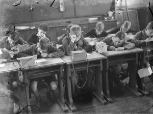 Children at school in Sidcup, Kent, during wartime. Here they are in a lesson Children at school in Sidcup, Kent, during wartime. Here they are in a lesson