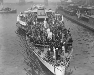 The Crested Eagle leaving London Bridge for Margate 22 May 1926 The Crested Eagle leaving London Bridge for Margate 22 May 1926
