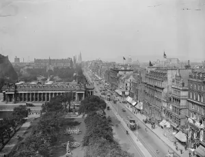 <b class=qtipBold><figcaption>Edinburgh. Princess Street, Scotland</figcaption></b><br>Edinburgh. Princess Street, Scotland.<br><em>© TopFoto.co.uk</em> Edinburgh. Princess Street, Scotland