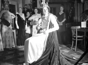 Eltham Carnival: The coronation ceremony of the Carnival Queen. 1934 Eltham Carnival: The coronation ceremony of the Carnival Queen. 1934