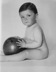 Featherweight beomes champion two year old. Jeanne Levasseur, the Marseilles baby Featherweight beomes champion two year old. Jeanne Levasseur, the Marseilles baby