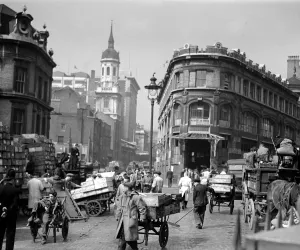 Fish porters, traders and barrow boys in Billingsgate Fish Market, Lower Thames Street Fish porters, traders and barrow boys in Billingsgate Fish Market, Lower Thames Street