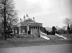 <b class=qtipBold><figcaption>Foots Cray Place, Kent. October 1952</figcaption></b><br>Foots Cray Place, Kent. October 1952<br><em>© John Topham / TopFoto.co.uk</em> Foots Cray Place, Kent. October 1952