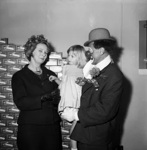 Golden Keys to happiness London ; Mrs Mary Wilson, wife of the Prime Minister Golden Keys to happiness London ; Mrs Mary Wilson, wife of the Prime Minister