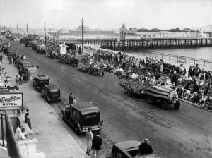Hastings Front and pier. Crowds out watching the carnival floats. June 1949 Hastings Front and pier. Crowds out watching the carnival floats. June 1949