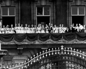 HM The Queen (wearing Imperial State Crown), members of the Royal Fmaily, and the HM The Queen (wearing Imperial State Crown), members of the Royal Fmaily, and the