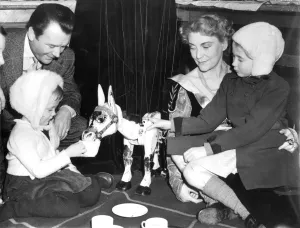 John Mills took his two daughter Hayley and Juliet to see his sister Annette Mills John Mills took his two daughter Hayley and Juliet to see his sister Annette Mills