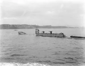 K22, a steam - propelled First World War K class submarine of the Royal Navy submerging K22, a steam - propelled First World War K class submarine of the Royal Navy submerging