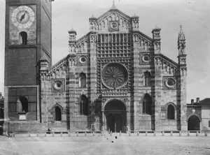 Ten killed in cyclone. Famous Cathedral damaged. Monza Cathedral in Italy. 31 Ten killed in cyclone. Famous Cathedral damaged. Monza Cathedral in Italy. 31