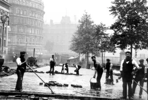 Laying wooden paving in Trafalgar Square, the resinous heartwood being extremely durable Laying wooden paving in Trafalgar Square, the resinous heartwood being extremely durable