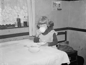 Little Ann Bowers at breakfast with her tame jackdaw, Eynsford, Kent Little Ann Bowers at breakfast with her tame jackdaw, Eynsford, Kent