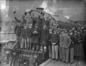 London schoolboys leave for Russia . To meet Finnish boys in football match London schoolboys leave for Russia . To meet Finnish boys in football match