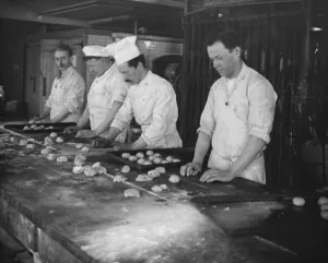 The making of hot cross buns art R E Jones Ltd The scoring of the buns 28 March 1923 The making of hot cross buns art R E Jones Ltd The scoring of the buns 28 March 1923