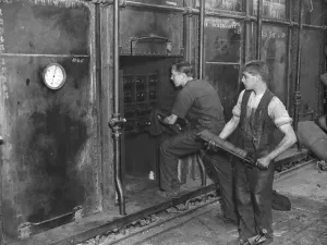 Manufacture of cork balls at Chingford Vulcanising 28 December 1922 Manufacture of cork balls at Chingford Vulcanising 28 December 1922