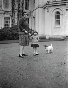 Meet of the Garth at Warfield Hall, near Bracknell, Mrs Charles Shard and her daughter Meet of the Garth at Warfield Hall, near Bracknell, Mrs Charles Shard and her daughter