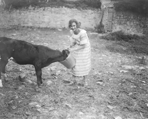 Miss Edna Maude the seventeen year old dancer on holiday. 1920s Miss Edna Maude the seventeen year old dancer on holiday. 1920s