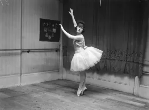 Miss Helen May the ballerina who was once taught by the great Pavlova. 2 July 1921 Miss Helen May the ballerina who was once taught by the great Pavlova. 2 July 1921