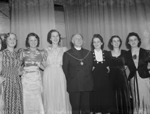 Miss Kathleen Gapp is chosen as the Erith Carnival Queen. The Mayor of Erith, Rev Wilkinson Miss Kathleen Gapp is chosen as the Erith Carnival Queen. The Mayor of Erith, Rev Wilkinson