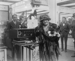 MME Tetrazzini at the wireless exhibition Mme Tetrazzini keenly interested in the MME Tetrazzini at the wireless exhibition Mme Tetrazzini keenly interested in the