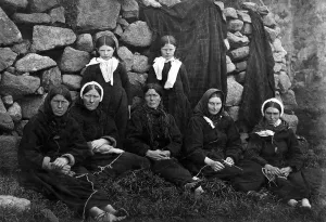 <b class=qtipBold><figcaption>Mono Print</figcaption></b><br>St Kilda - a group of women and girls Outer Hebrides Scotland, Outer Hebrides Scottish history Mono Print