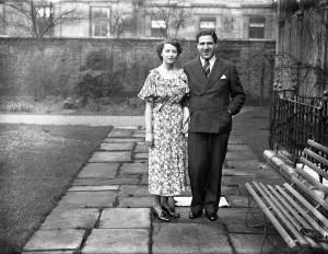 Mr Seligman, youngest son of Sir Charles Seligman, the banker, and Miss Meryl Leon Jona Mr Seligman, youngest son of Sir Charles Seligman, the banker, and Miss Meryl Leon Jona